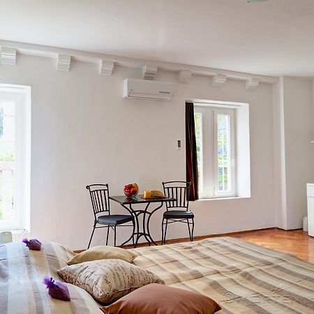 קורצולה White House Apartments חדר תמונה